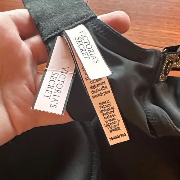 Victoria's Secret Black Bra with Patterned Straps - Picture 2 of 3